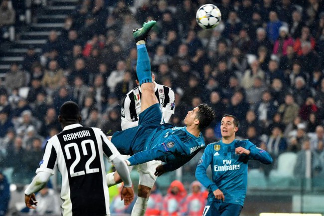 Bức ảnh tôn vinh kỹ năng và tài năng của siêu sao này trên sân cỏ. Hơn ai hết, Ronaldo đã chứng minh rằng anh là một trong những cầu thủ hay nhất trong lịch sử bóng đá.