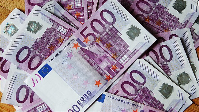 Đồng Euro cũng là một loại tiền tuyệt vời để bạn tìm hiểu về nền kinh tế châu Âu và sức mạnh của liên minh châu Âu. Cùng chiêm ngưỡng hình ảnh đồng Euro với thiết kế độc đáo và tinh tế từ các quốc gia châu Âu khác nhau.