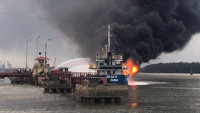 Firefighters tackle tanker blaze in Hai Phong port city