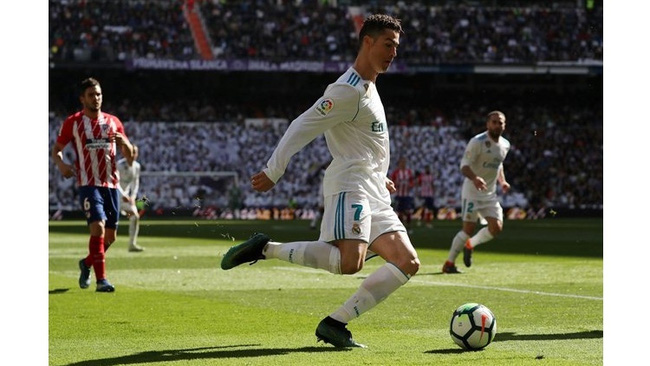 Real Madrid's Cristiano Ronaldo in action during the clash between Real Madrid and Atletico Madrid at Santiago Bernabeu, Madrid, Spain, April 8, 2018. (Photo: Reuters)