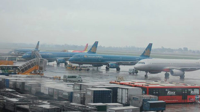 Typhoon Usagi affects flight schedule of passengers.