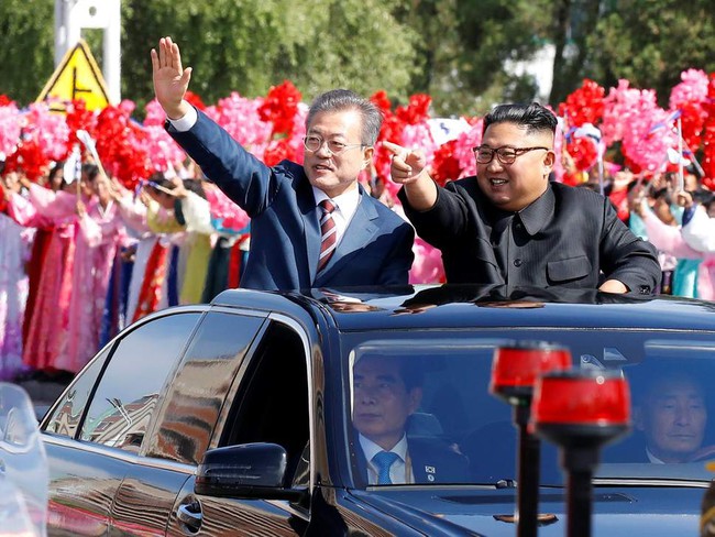 South Korean President Moon Jae-in and North Korean leader Kim Jong-un wave during a car parade in Pyongyang (Photo: Reuters)