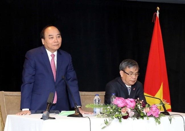 Prime Minister Nguyen Xuan Phuc speaks at the meeting with staff of the Vietnamese Embassy and representatives of the Vietnamese community in Canada (Photo: VNA)
