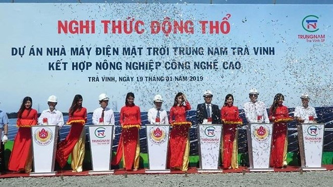 Delegates at the ground-breaking ceremony (Photo: tienphong.vn)