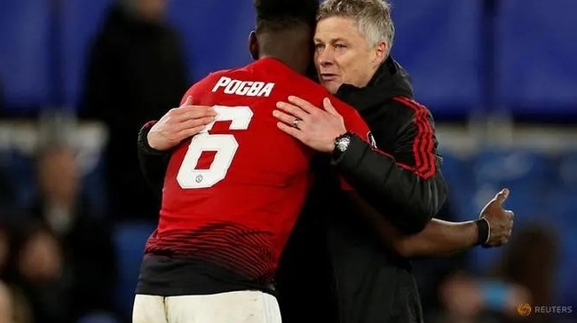 FA Cup Fifth Round - Chelsea v Manchester United - Stamford Bridge, London, Britain - February 18, 2019 Manchester United interim manager Ole Gunnar Solskjaer embraces Paul Pogba at the end of the match. (Reuters)