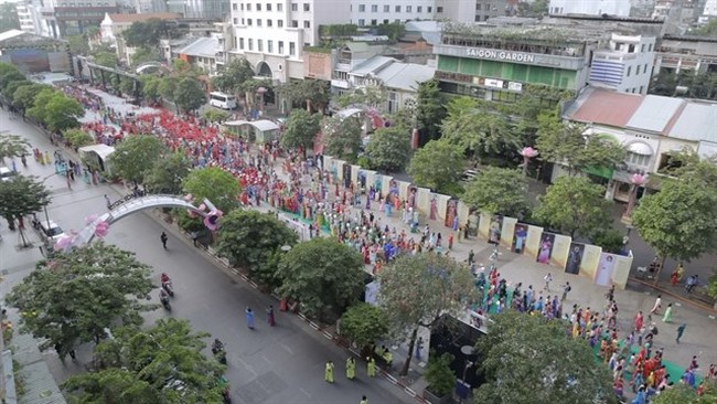 Nguyen Hue Pedestrian Street in District 1. HCM City will ban vehicles entering main roads in its centre during the upcoming public holidays. (Source: VNA)