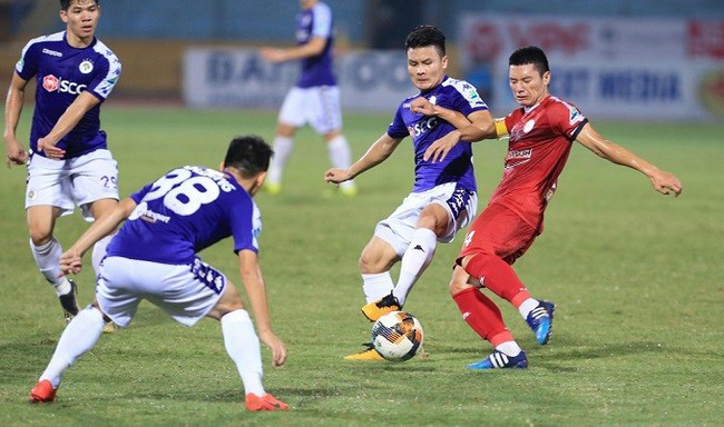 Hanoi FC (in blue) beat HCM City with three unanswered goals.