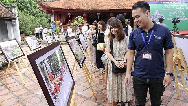 Visitors at a photo exhibition which opened at the Temple of Literature on September 9.