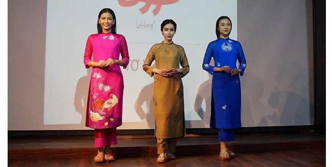 A fashion show by designers Trinh Bich Thuy, La Hang, and Thuy Anh will also be held. (Photo: VOV)