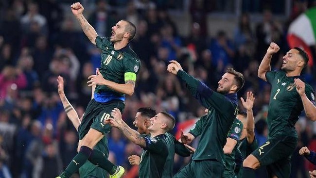 Soccer Football - Euro 2020 Qualifier - Group J - Italy v Greece - Stadio Olimpico, Rome, Italy - October 12, 2019 Italy's Leonardo Bonucci and team mates celebrate at the end of the match. (Photo: Reuters)