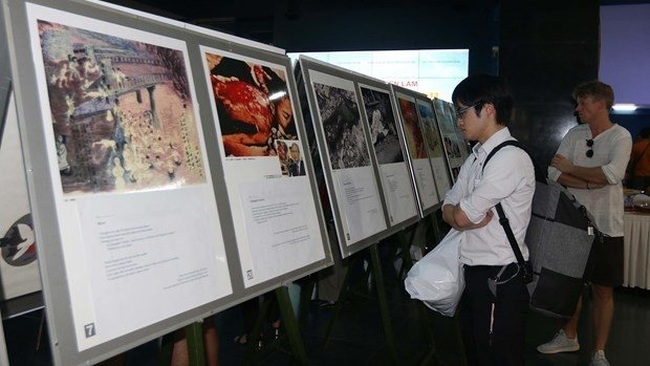 At the exhibition (Source: VNA)