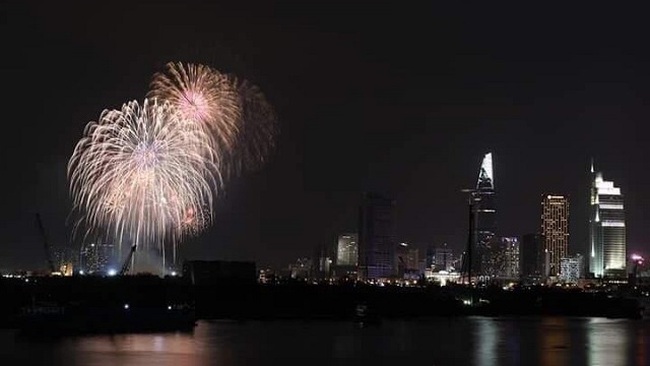 HCM City is planning a series of firework performances to ring in the New Year 2020. (Photo: TTO)