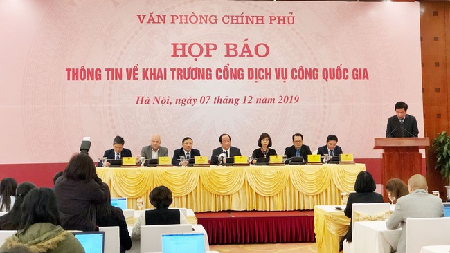 At the press conference to introduce about the portal. (Credit: baoquocte.vn)
