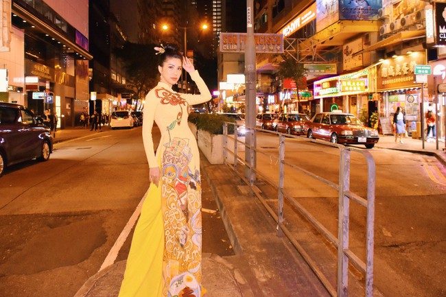 Áo dài: Với sự trang nhã và quý phái, áo dài là biểu tượng của vẻ đẹp truyền thống Việt Nam. Hãy ngắm nhìn những thiết kế độc đáo, tinh tế và đầy tinh thần sáng tạo với thế giới thời trang ngày nay.