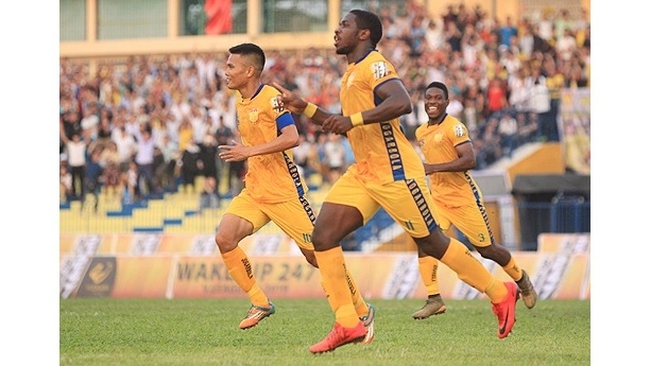 Thanh Hoa FC's Rimario celebrates scoring the first goal in the 2019 V.League. (Photo: vnexpress.net)