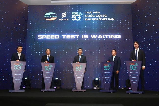 Telecom giant Viettel and Sweden’s Ericsson Group successfully conducted the first call using fifth generation (5G) technology in Vietnam on May 10 (Photo: VNA)