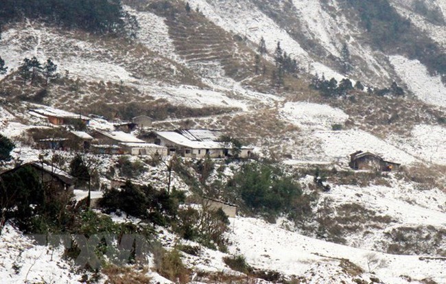 Snow in mountain range of the Mau Son national tourism site (Photo: VNA)