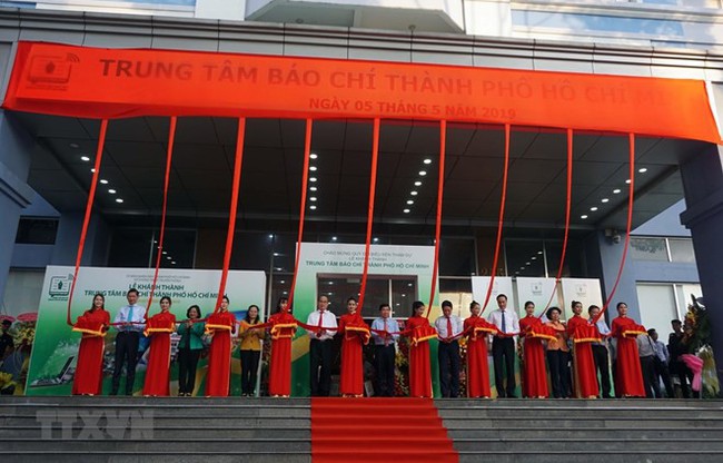 Delegates cut the ribbon to inaugurate the press centre (Source: VNA)