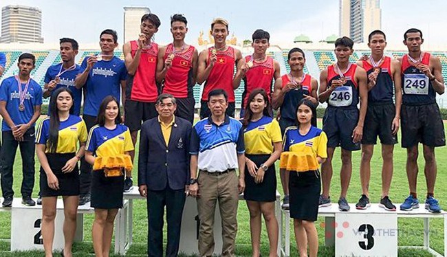 Vietnamese athletes (in red) on the men's 4x400m podium.
