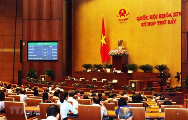 A plenary debate of the seventh session of the National Assembly (Photo: VNA)