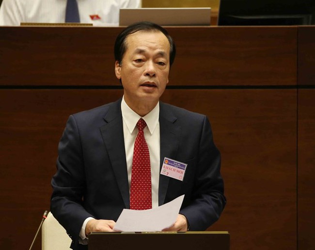 Minister of Construction Pham Hong Ha fields lawmakers' questions on June 4 (Photo: VNA)