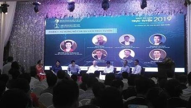 A discussion session on the boom of online tourism (Photo: VNA)