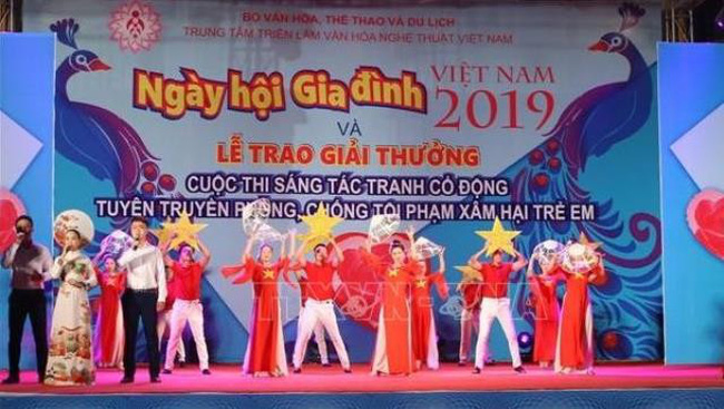 A performance at the Vietnam Family Festival 2019 in Hanoi on June 28. (Photo: VNA)