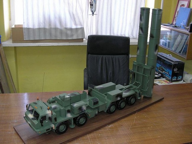 Mô hình xe phóng tên lửa phòng không S400 tỷ lệ 135  Màu duyệt binh