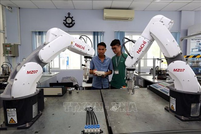 Business Times said the Vietnamese Government has recognised the potential and benefit of investing in technology and the country is currently leading in digital development in the region. (Photo: VNA)