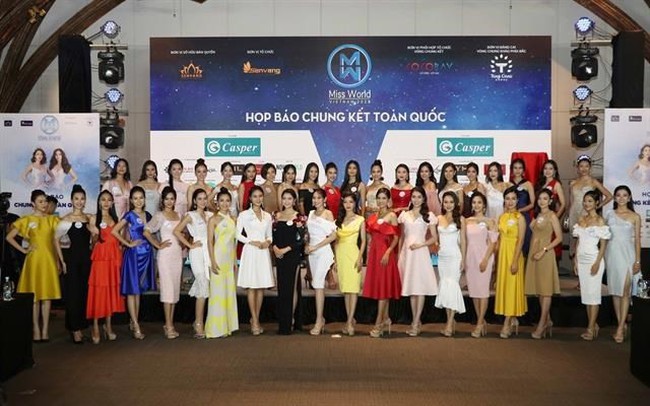 Top 39 candidates are introduced at a press conference for final round of Miss World Vietnam at Da Nang’s Cocobay Entertainment Centre. The final night will be taken on August 3. (Photo: VNA)