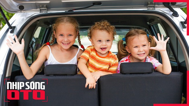 An toàn cho trẻ nhỏ khi ngồi ô tô: Sức khỏe và an toàn của trẻ nhỏ là ưu tiên hàng đầu của gia đình bạn? Hãy đảm bảo rằng trẻ nhỏ của bạn được sử dụng ghế ngồi ô tô đúng cách. Điều này đảm bảo một hành trình an toàn, giảm thiểu tai nạn khi lái xe. Ngoài ra, bạn cũng có thể lựa chọn các loại ghế cho trẻ nhỏ phù hợp để đảm bảo sự thoải mái và hạnh phúc trong mỗi chuyến đi của gia đình.