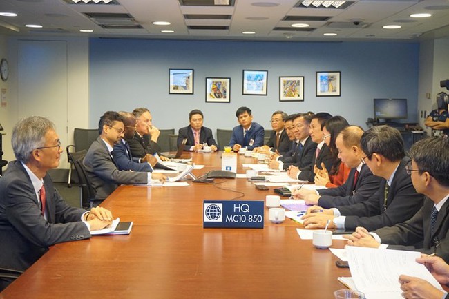 The working session between officials of the State Audit Office of Vietnam and the World Bank (Photo: VNA)