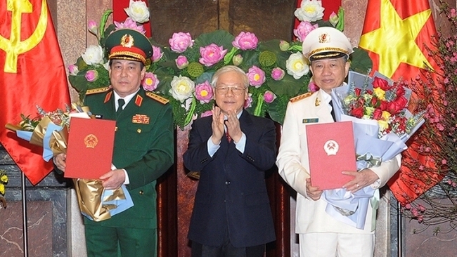 Minister of Public Security To Lam, and Chairman of the General Department of Politics of the Vietnam People’s Army Luong Cuong have been promoted from the rank of Senior Lieutenant General to General. (Photo: NDO/Dang Khoa)