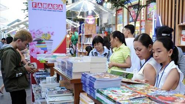 Nearly 100,000 books will be put on show at an annual book road festival in HCM City from February 2-8, in celebration of Tet. (Photo for illustration)