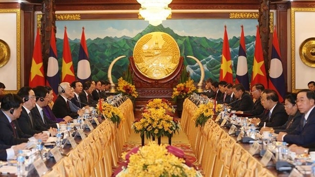 At the talks between General Secretary of the Communist Party of Vietnam Central Committee and President Nguyen Phu Trong and his Lao counterpart Bounnhang Vorachith in Vientiane on February 24 (Photo: VNA)