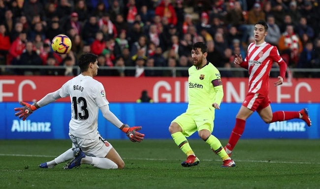 Barcelona's Lionel Messi scores their second goal. (Photo: Reuters)