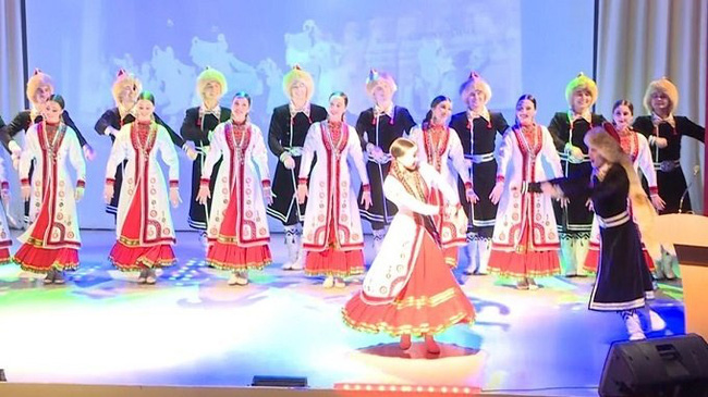 An art performance during a Tet gathering in Ufa, the capital city of the Republic of Bashkortostan, the Russian Federation. (Photo: VOV)