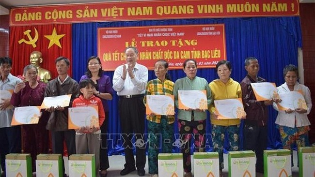 Tet gifts presented to AO/Dioxin victims in Bac Lieu province (Photo: VNA)