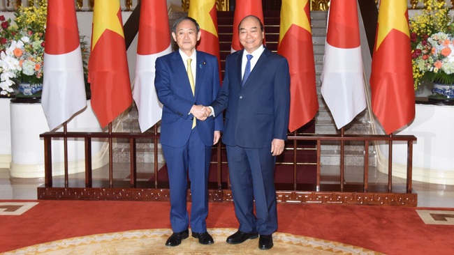 Prime Minister Nguyen Xuan Phuc and his Japanese counterpart Suga Yoshihide (Photo: Tran Hai)