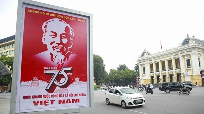 A poster celebrating the 75th anniversary of Vietnam’s National Day erected at the August Revolution Square in downtown Hanoi. (Photo: VNA)