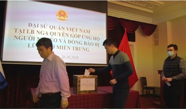 At the fund-raising programme at the Vietnamese embassy in Russia (Photo:VNA)