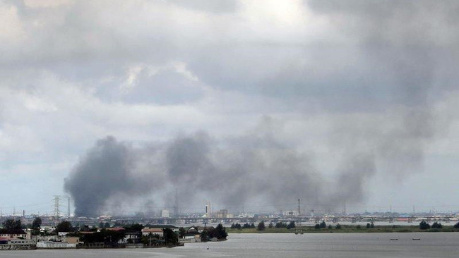 Smoke rises from Lagos mainland, Nigeria, October 21, 2020. (Photo: Reuters)