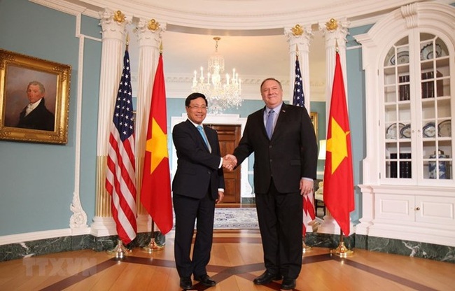 Deputy Prime Minister and Minister of Foreign Affairs Pham Binh Minh (L) and US Secretary of State Mike Pompeo. (Photo: VNA)