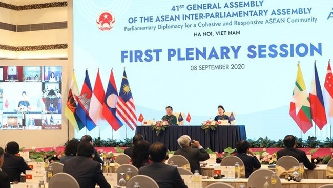 National Assembly Chairwoman Nguyen Thi Kim Ngan (R), Chair of AIPA 41, and Vice Chairwoman Tong Thi Phong (L) at the first plenary session of AIPA 41 on September 8 (Photo: VNA)