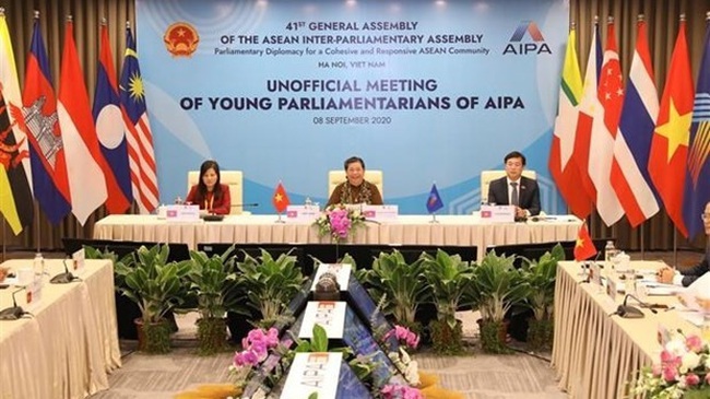 Permanent Vice Chairwoman of the National Assembly (NA) of Vietnam Tong Thi Phong speaks at the Unofficial Meeting of Young Parliamentarians of ASEAN Inter-Parliamentary Assembly. (Photo: VNA)