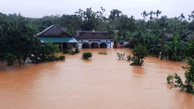 Houses submerged by flood water in Quang Tri province (Photo: VNA)