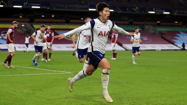 Tottenham Hotspur's Son Heung-min celebrates scoring their first goal. (Photo: Pool via Reuters)