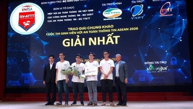 HCMUS.Twice from the University of Natural Science under the Vietnam National University, Ho Chi Minh City (VNU-HCM) triumphs the final round of the 2020 ASEAN Student Contest on Information Security on November 28. (Photo: VNA)