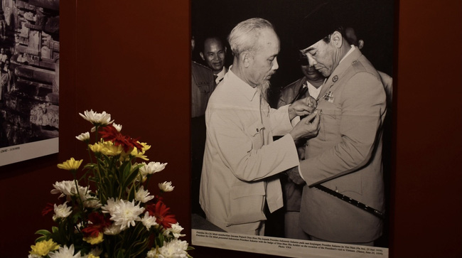 The photo highlighting President Sukarno‘s visit to Vietnam at the exhibition (Photo: VOV)