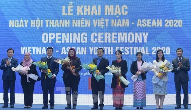 Delegates at the opening ceremony of the Vietnam-ASEAN Youth Festival. (Photo: tienphong.vn)